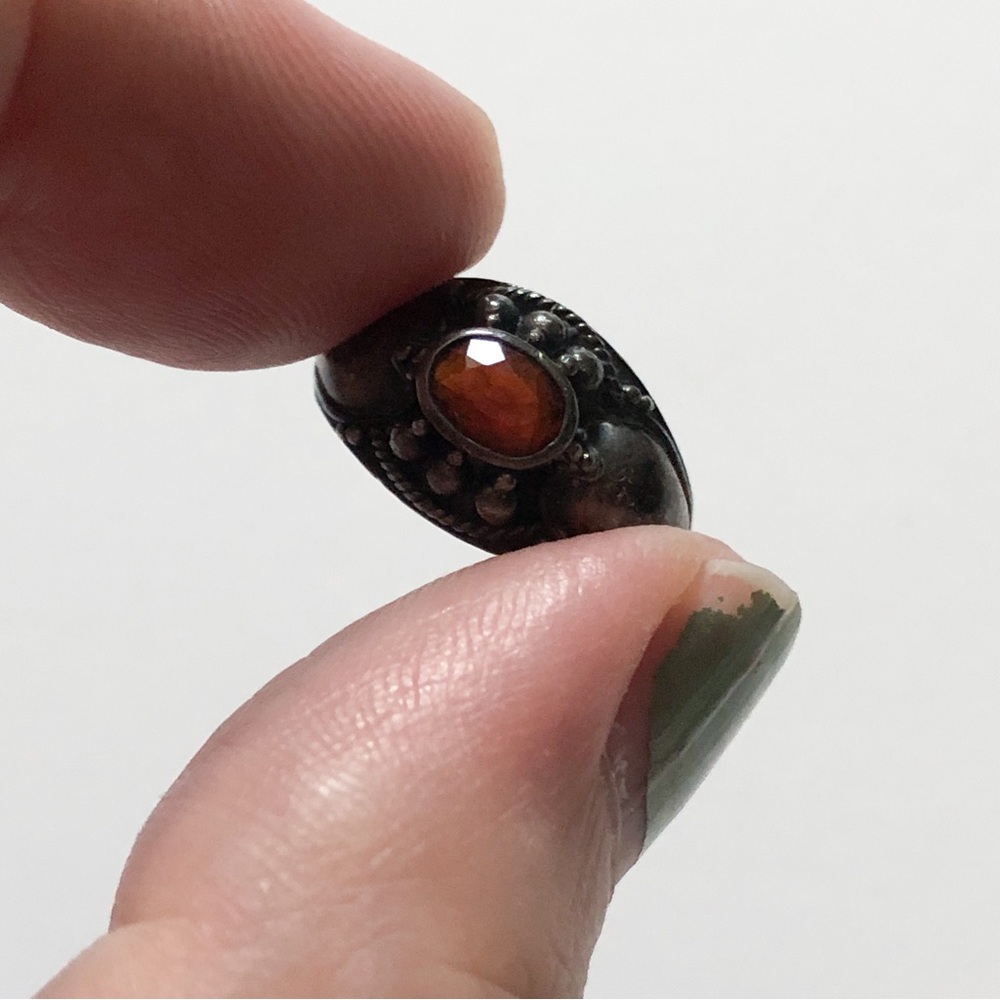Vintage silver metal (sterling?) & faceted red stone (garnet?) ring sz 5.5-5.75 - Picture 14 of 14